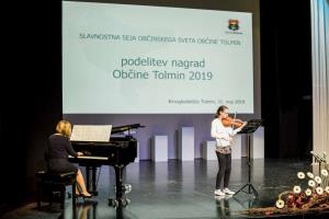 Občinski praznik 2019_Zala Štrancar ob spremljavi Erike Bizjak